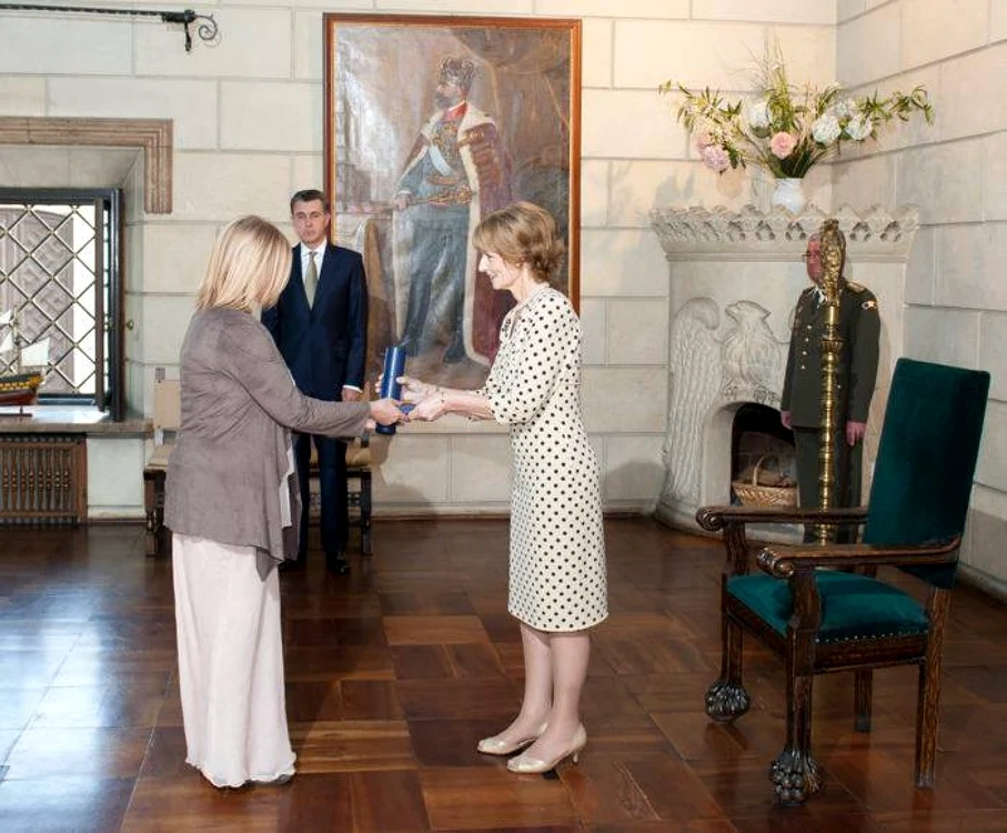 În 2012, Cristina Ţopescu a fost decorată cu Medalia Regele Mihai I pentru Loialitate FOTO Arhivă Familia Regală a României