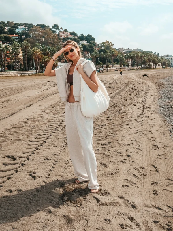 Dani Oțil și soția sa în Malaga / Foto: Instagram
