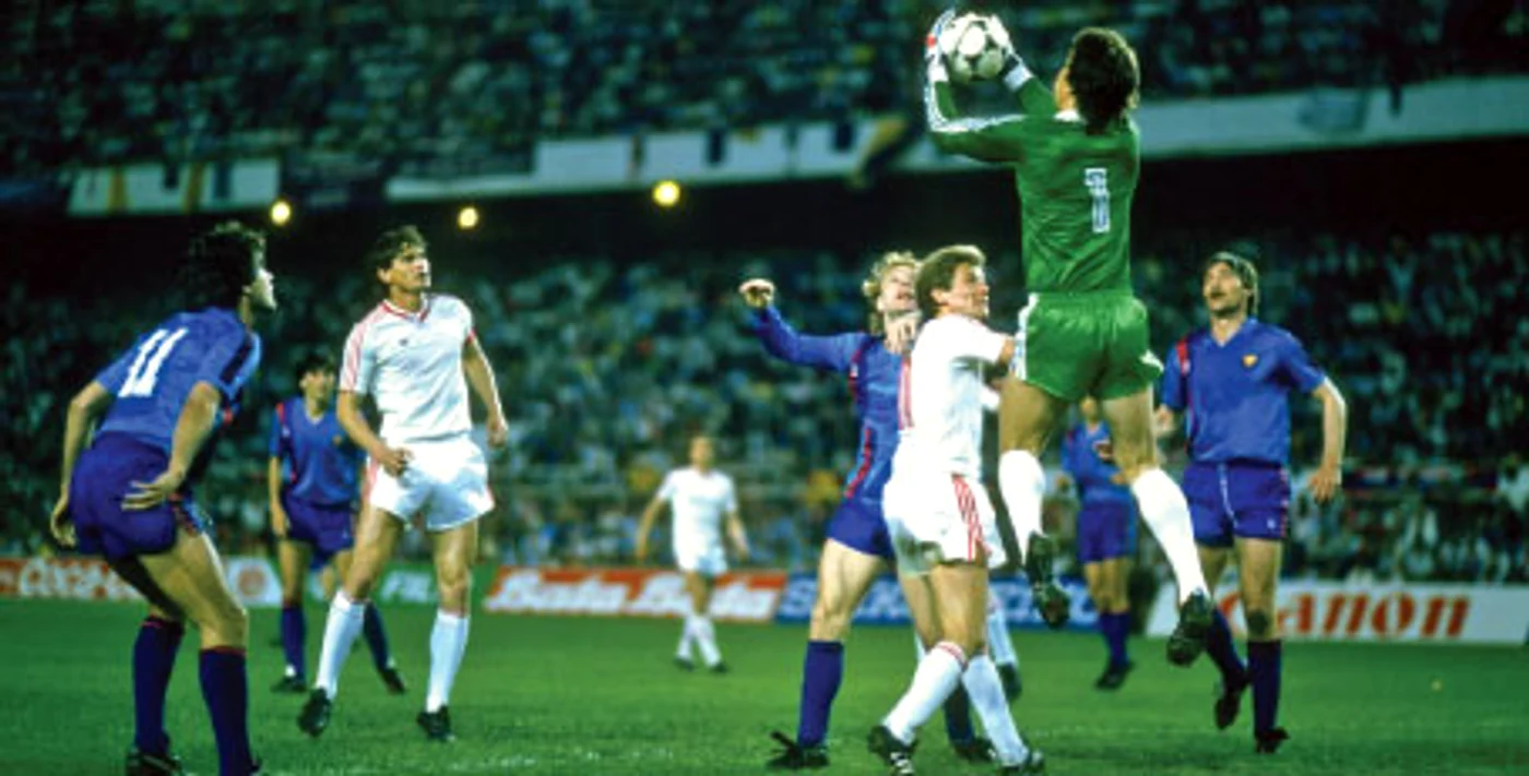 Finala Cupei Campionilor din 1986, câştigată în faţa Barcelonei, e cea mai mare realizare a lui Iovan (stânga)