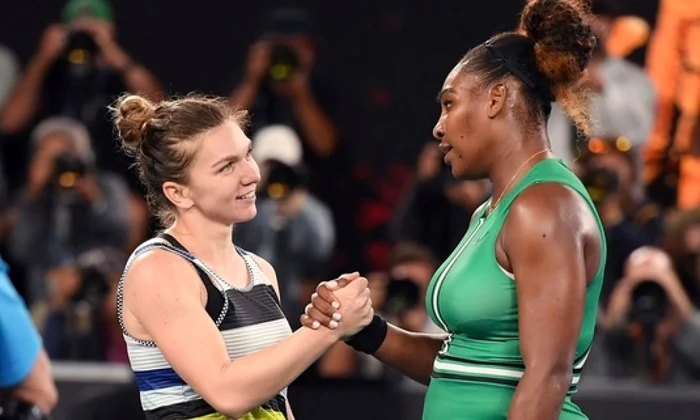 Simona Halep (stânga) a vorbit mereu la superlativ despre Serena Williams