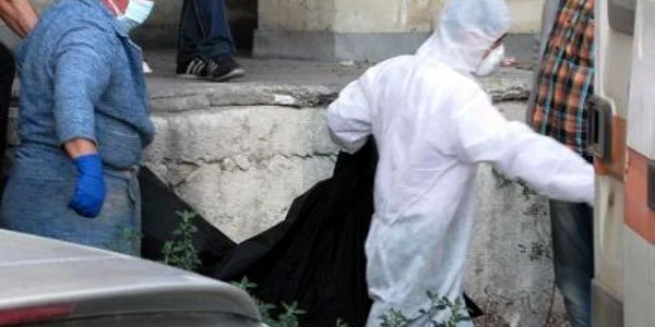 Cadavrul femeii va fi dus la morgă în vederea efctuării necropsiei  