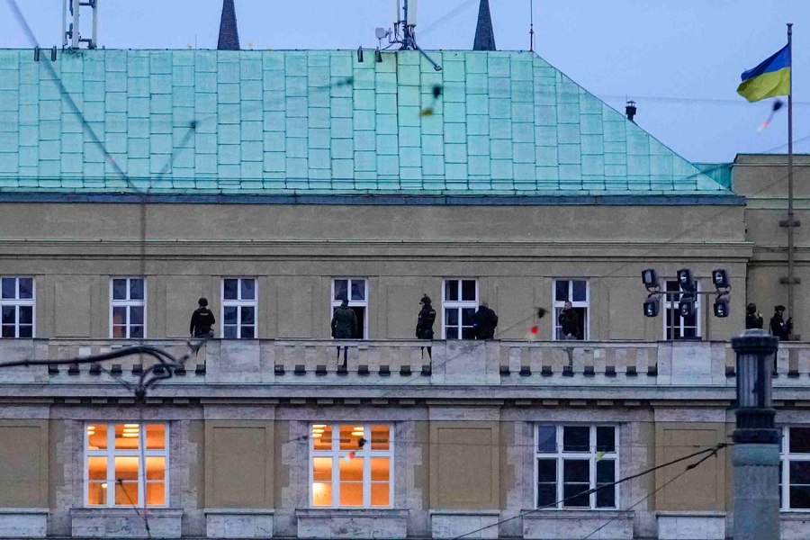 Atac armat la Universitatea de Artă din Praga, soldat cu cel puțin 15 morți și zeci de răniți. Atacatorul, student al facultății FOTO VIDEO