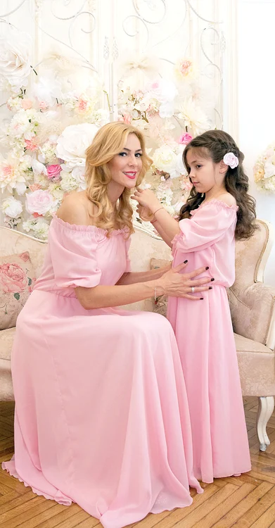 Roxana şi fiica ei,  Ana Cleopatra,  s-au fotografiat  în ţinute de zâne