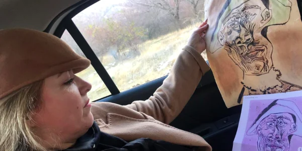 Mira Feticu şi lucrarea de Picasso găsită în pădure la Greci Sursa Facebook Mira Feticu