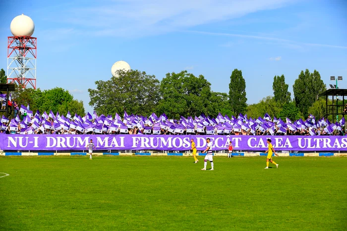 Coregrafie alb-violetă FOTO Seba Tătaru/Politehnica