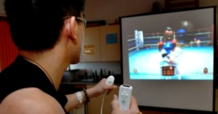 VIDEO Poliţiştii americani în misiune se joacă la Nintendo Wii