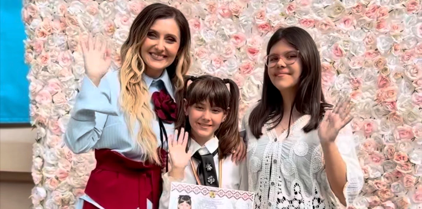 Fetițele Alinei Sorescu, Raisa și Carolina, premiate foto: Facebook 