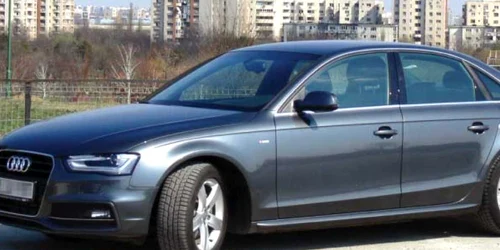 Cele mai evidente schimbări ale A4 sunt la partea frontală, cu blocuri optice ce includ lumini de zi de tip plasmă