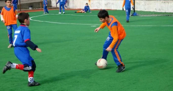 La competiţie vor participa opt echipe