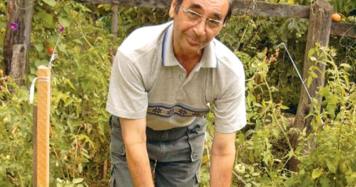 Ioan Avarvarei îşi testează cunoştinţele de agronomie pe propria grădină