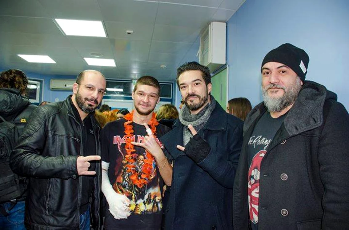 
    Alex, alături de trupa Coma, formaţia lui preferatăFoto: Împreună Rezistăm/Facebook  