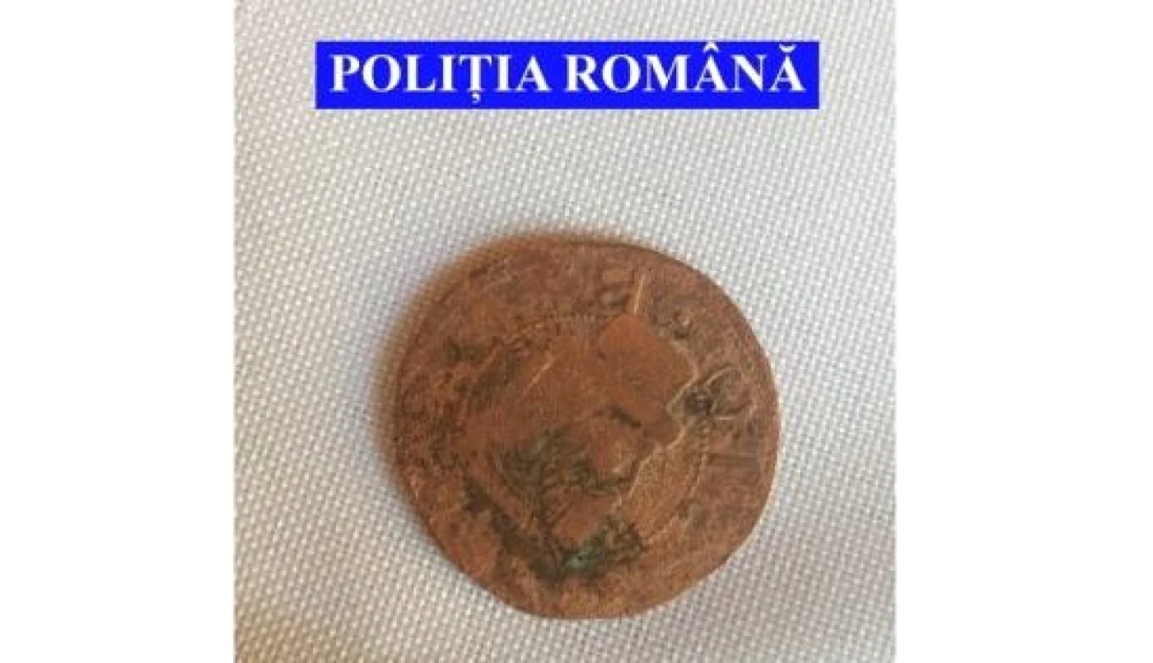 Monedadescoperită a ajuns la Complexul Muzeal Moldova din Iaşi FOTO Poliţia Română