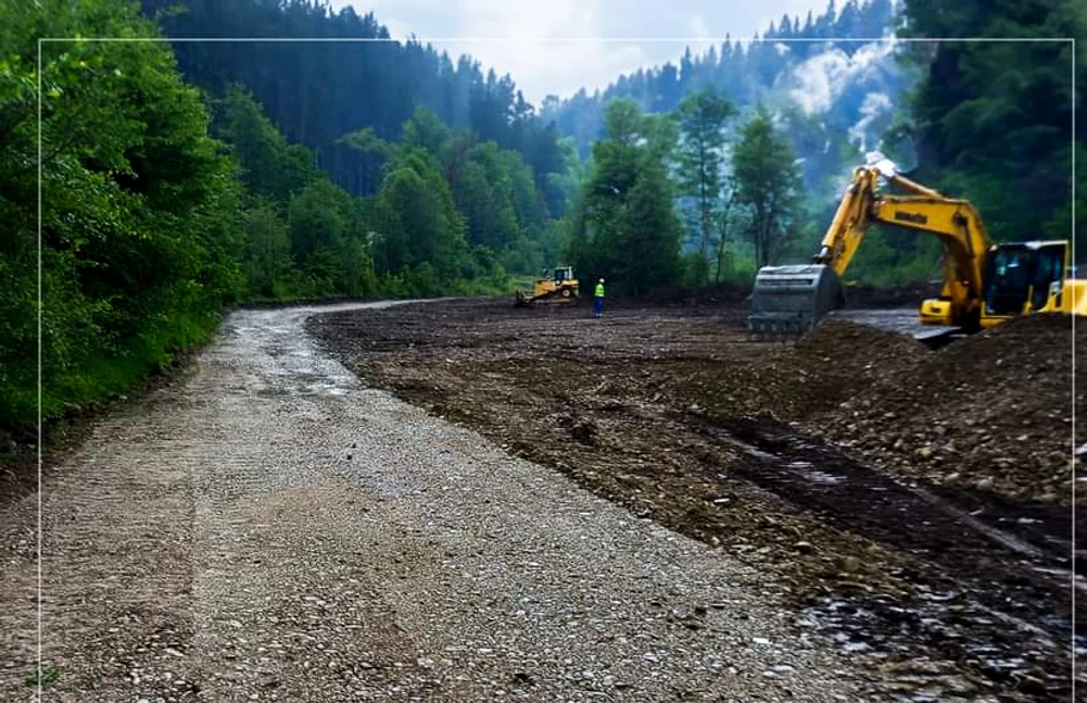 Lucrările la alternativa de pe DN 1. Foto Erbasu Construcții 
