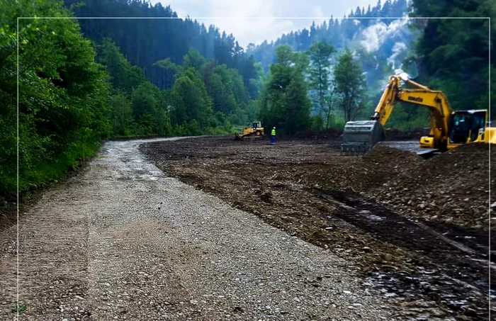 Lucrările la alternativa de pe DN 1. Foto Erbasu Construcții 