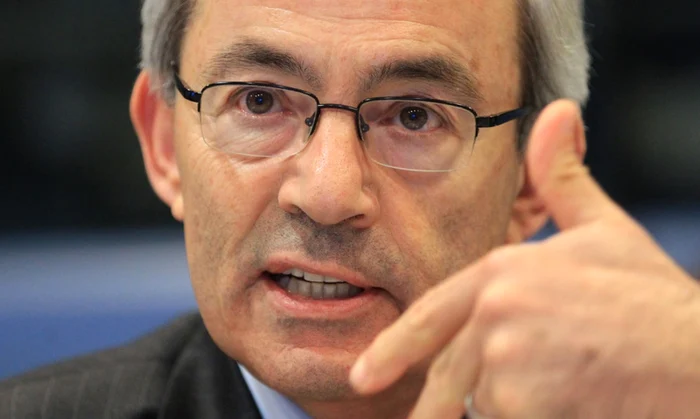 Analistul cipriot Christopher Pissarides consideră că Europa a luat măsuri mai bune pentru protejare angajaţilor, spre deosebire de SUA, unde angajaţii nu mai lucrează şi nu mai primesc salarii, ci doar indemnizaţii. FOTO EPA