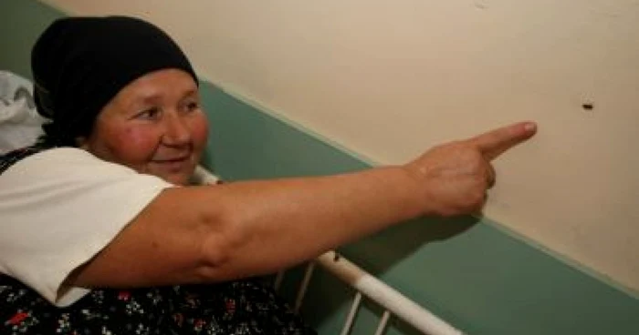 Craiova: Bolnavii de la Spitalul Judeţean consumă mâncare cu gongi