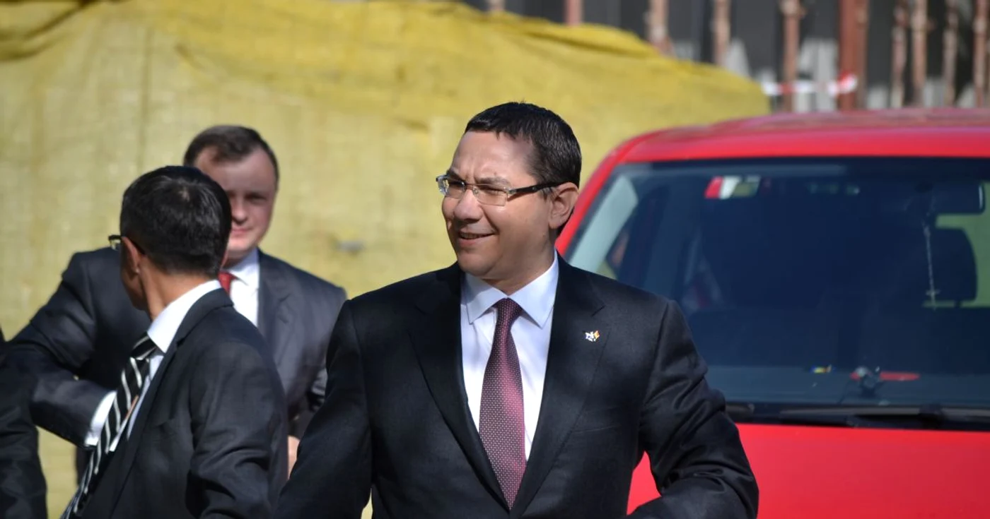 Premierul Victor Ponta a avut o premoniţie în luna octombrie:„Nu voi pleca de la Palatul Victoria la Cotroceni până nu se semnează contractul pentru şoseaua de centură a Bacăului“ FOTO Mircea Merticariu