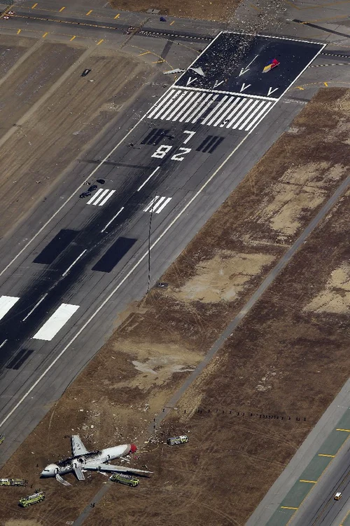 Avionul prăbuşit în San Francisco (Foto: Reuters)
