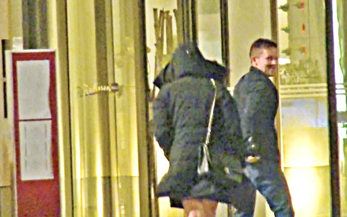 Mihaela Rădulescu şi Felix Baumgartner, relaxându-se cu tutun, probabil după o partidă fierbinte de sex