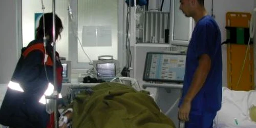 Hunedoara: I s-a rupt centura de siguranţă şi a căzut în gol de la 7 metri