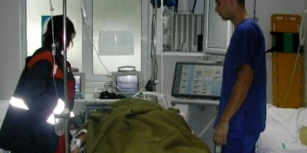 Hunedoara: I s-a rupt centura de siguranţă şi a căzut în gol de la 7 metri