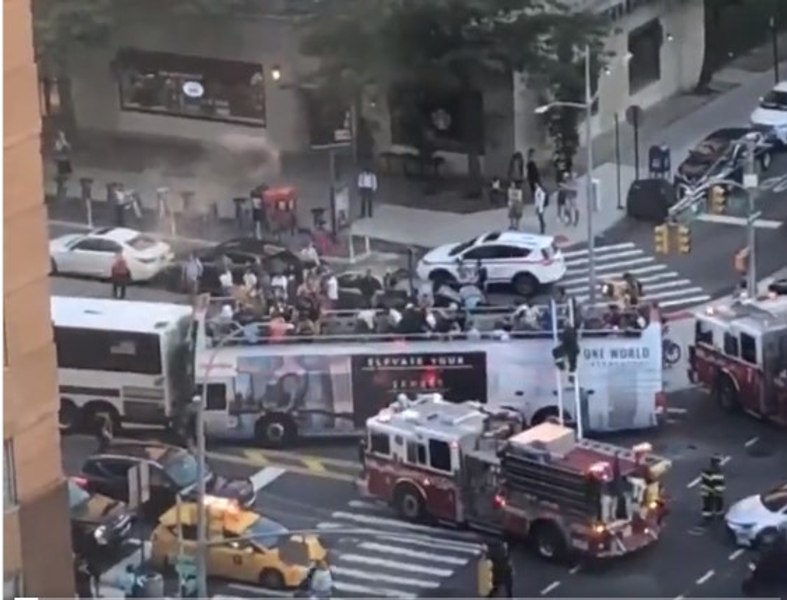 Accident de autobuz în New York soldat cu cel puțin 80 de răniți