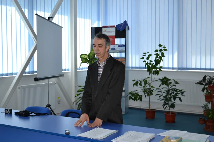 Profesorul Ioan Dănilă luptă pentru salvarea Casei „Vasile Alecsandri“ din Bacău FOTO Mircea Merticariu