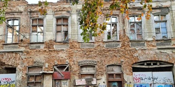 cladiri periculoase bucuresti foto bbc