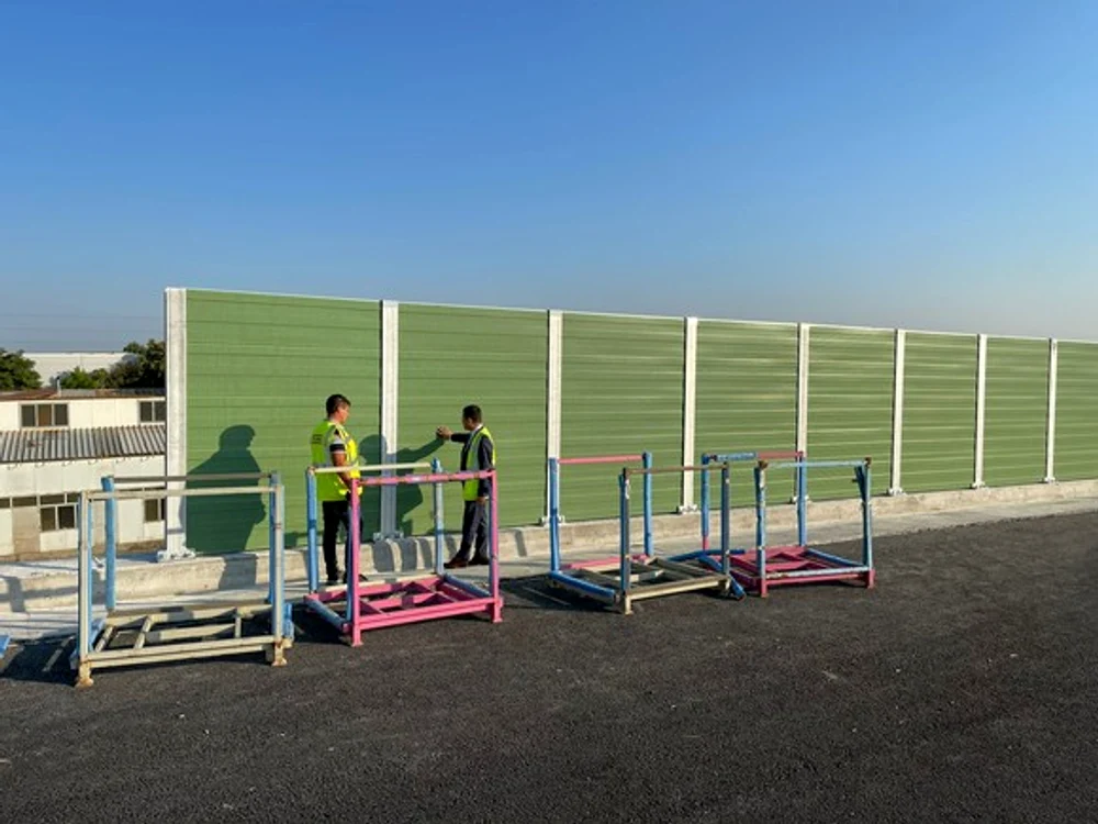 A început montarea panourilor fonoabsorbante pentru protejarea fonică a locuitorilor