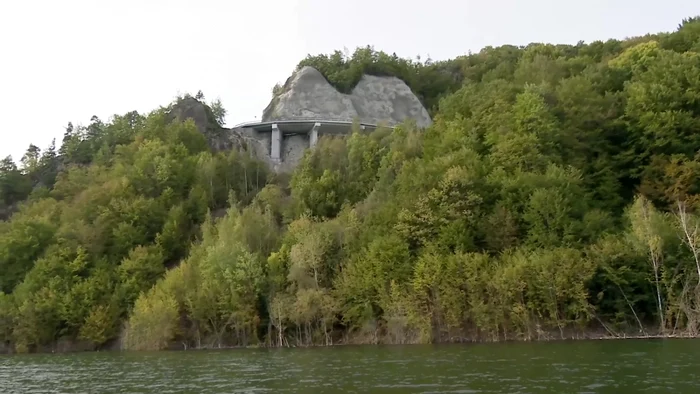 Stânca Teherău este unul dintre viaductele de pe DN 10