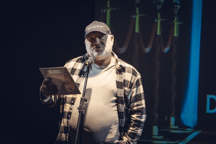 Dramaturgul Ștefan Caraman, care a jignit o vicecampioană olimpică, a fost premiat 