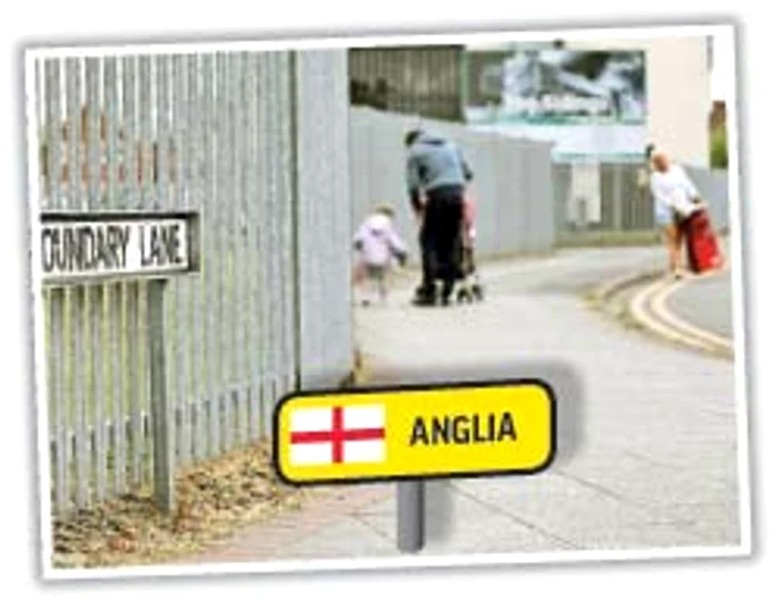 Trotuarul este circulat de mame cu copii