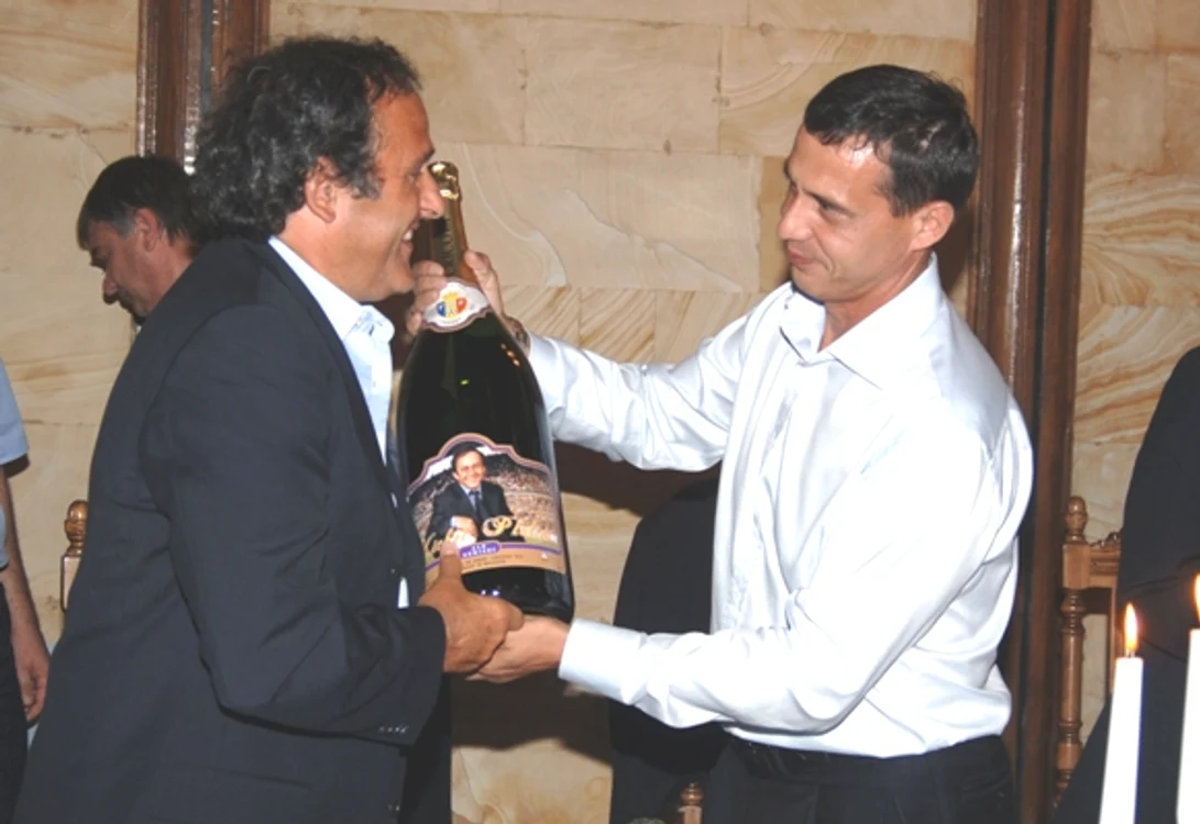 Pavel Cebanu este prieten cu Michel Platini, căruia i-a dăruit o șampanie nominală