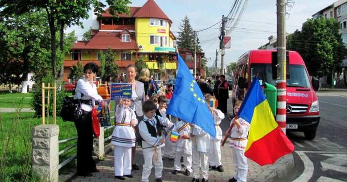 În cadrul activităţii va avea loc un complex de concursuri la care vor participa delegaţii a câte 4 elevi de la clasele a III-a şi a IV-a de la şcolile din întreg judeţul Dâmboviţa care vor concura pentru premiile puse la bătaie