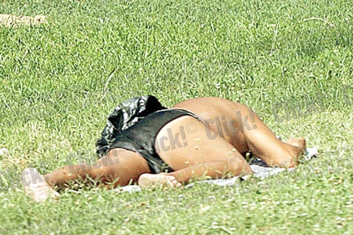 Fetele şi-au întins cearşaful pe stadion (Fotografii: Alex Muscaliu)