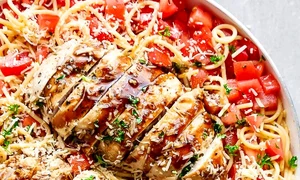 Salata cu rosii, pui si paste jpeg