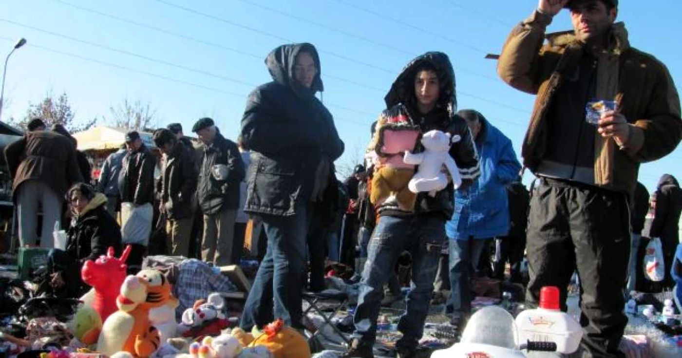 Craiova: Oltenii au venit astăzi în talcioc, pentru cumpărăturile de Crăciun. Foto: Gabriela Popescu
