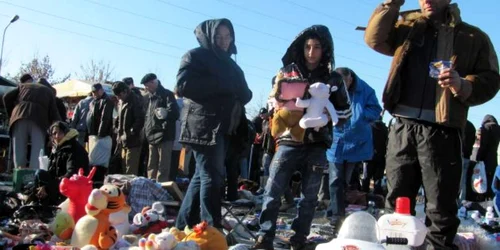 Craiova: Oltenii au venit astăzi în talcioc, pentru cumpărăturile de Crăciun. Foto: Gabriela Popescu