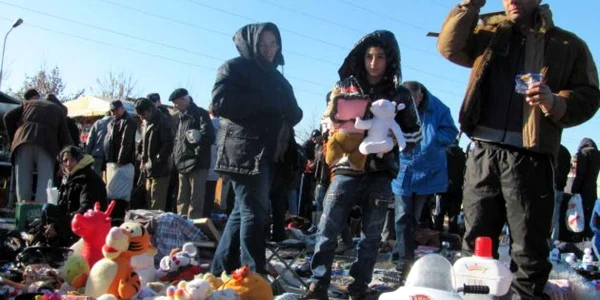 Craiova: Oltenii au venit astăzi în talcioc, pentru cumpărăturile de Crăciun. Foto: Gabriela Popescu