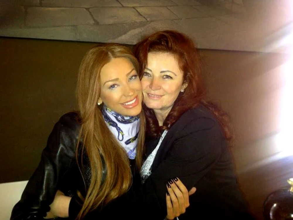 Bianca Drăguşanu, alături de mama ei (foto:Facebook)