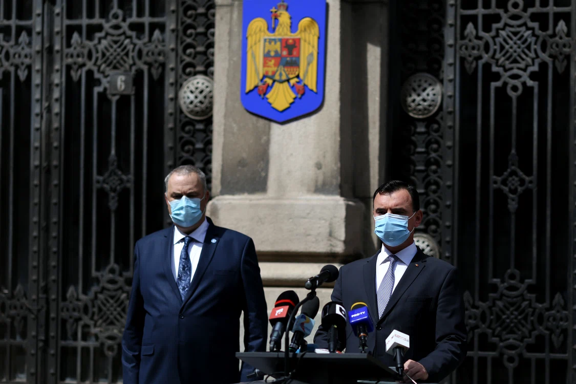
    Şeful Poliţiei Liviu Vasilescu, la întâlnirea cu un interlop al Clanului Duduianu foto: Adevărul  