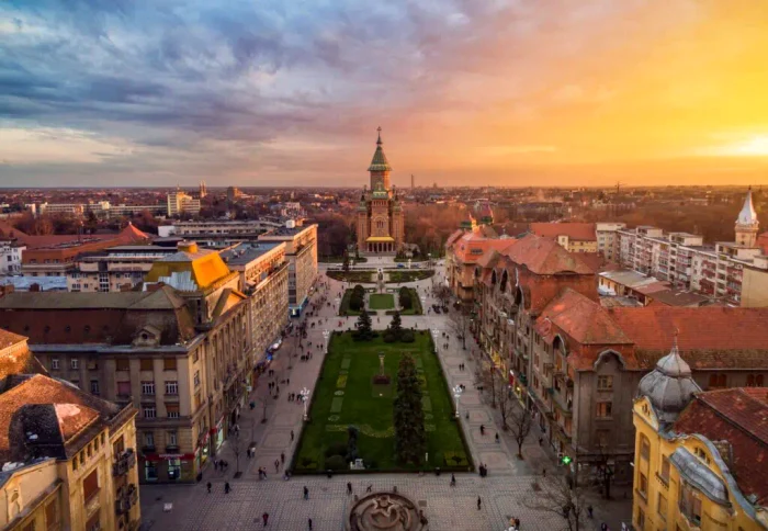 Piața Victoriei din Timișoara. Foto: visit-timisoara.com