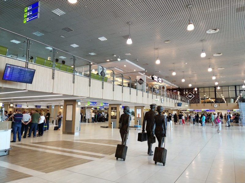 Alertă pe Aeroportul din Chișinău. Un bagaj suspect ar conține o substanță explozivă. Pasagerii au fost evacuați