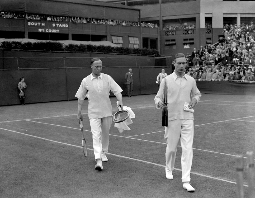 Sir Louis Greig și Albert, viitorul Rege George, la Wimbledon în 1926. FOTO: Profimedia