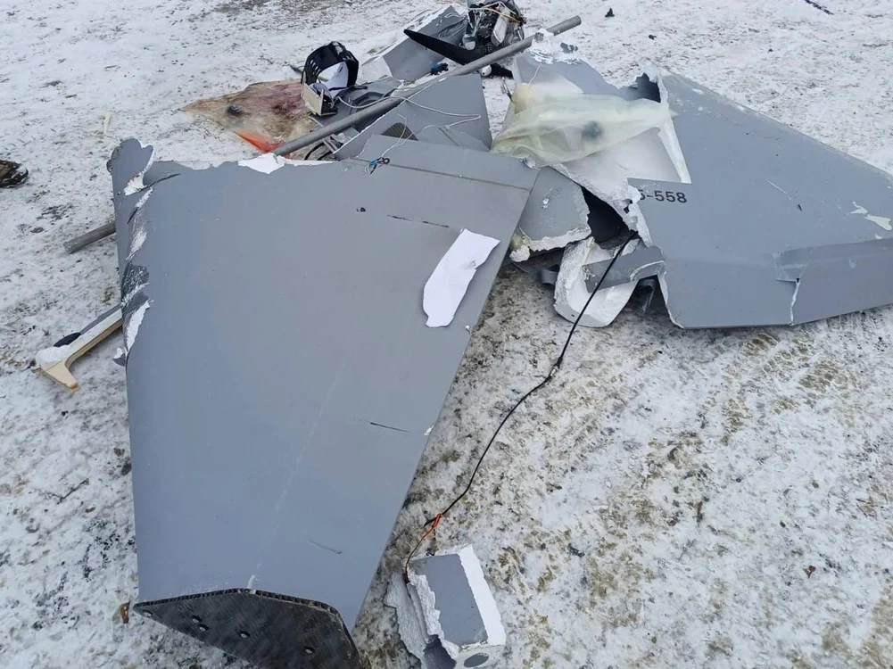 Epava unei drone BM-35 foto x