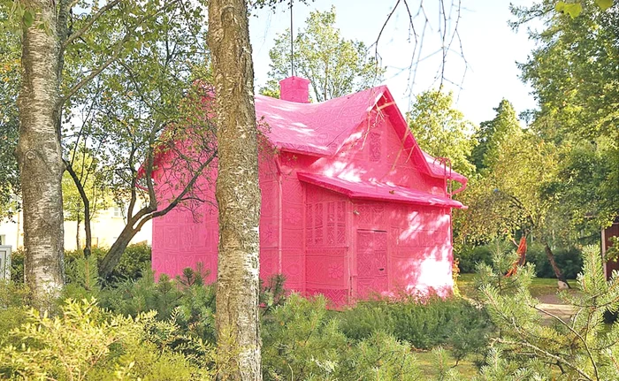 Casa roz a devenit deja o atracţie turistică