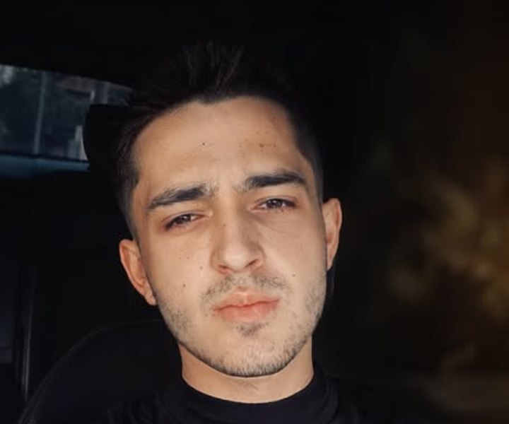 Un român în vârstă de 19 ani a murit pe un câmp din Italia. Tânărul s-a prăbușit în timp ce culegea roșii