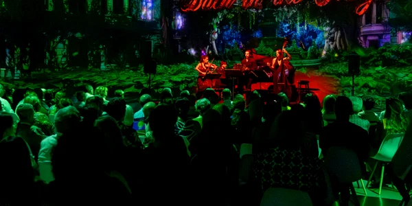 1 20250904 03 MINA BACH IN THE JUNGLE Stefania Burcea 28972 jpg
