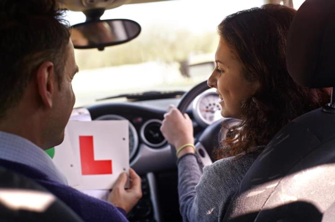 Instructorii auto din Olanda acceptă plata în sex pentru şedinţele de şofatfoto: Dark Horse