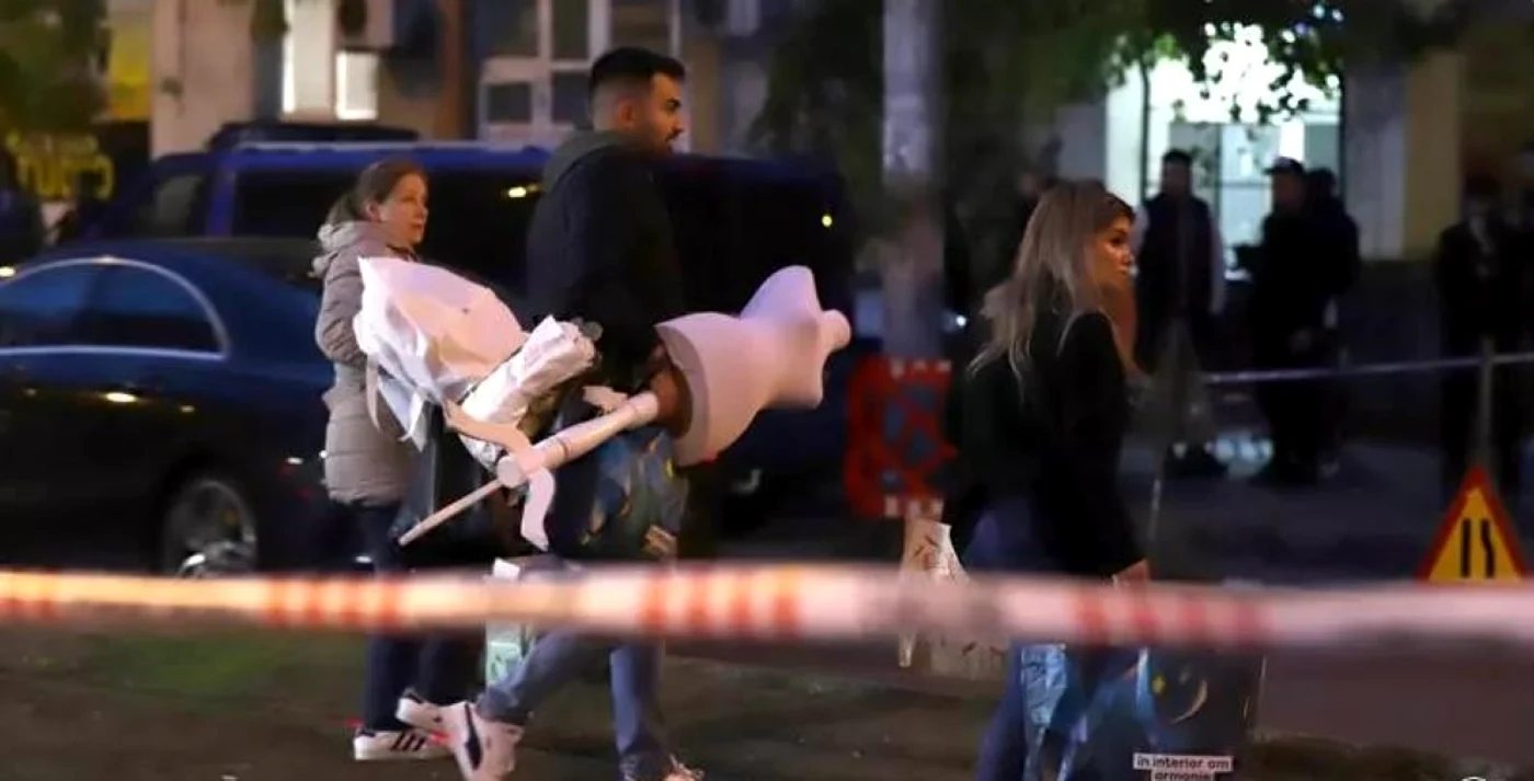 Un tânăr a reuşit să recupereze rochia de mireasă pentru viitoarea sa soţie. FOTO: Libertatea